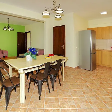 Syrdari Estate * ניקיטי