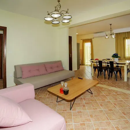 Syrdari Estate ניקיטי